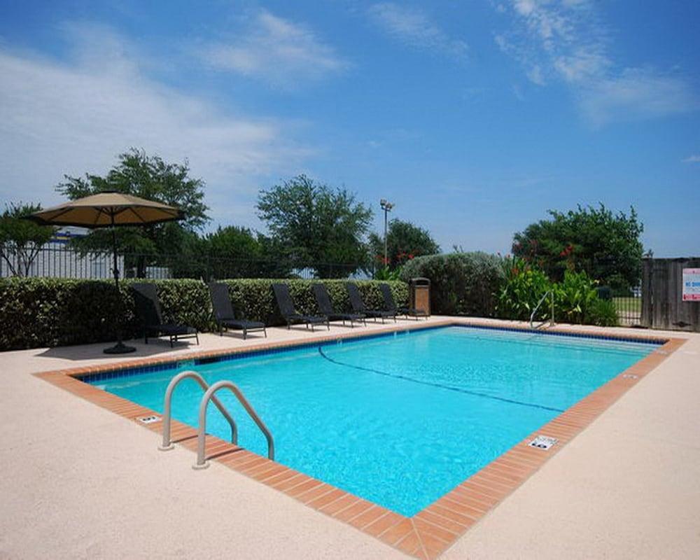 Super 8 By Wyndham Grapevine/Dfw Airport Northwest Hotel Exterior foto